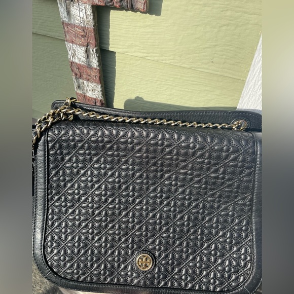 Tory Burch Bryant Quilted Shoulder Bag; Black and Gold - Picture 2 of 16